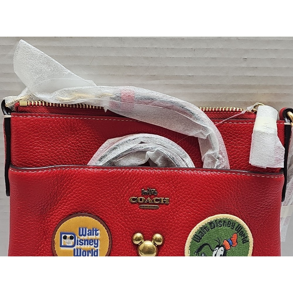 NEW Walt DISNEY WORLD COACH Kitt Messenger Crossbody Bag In Leather - Picture 2 of 12